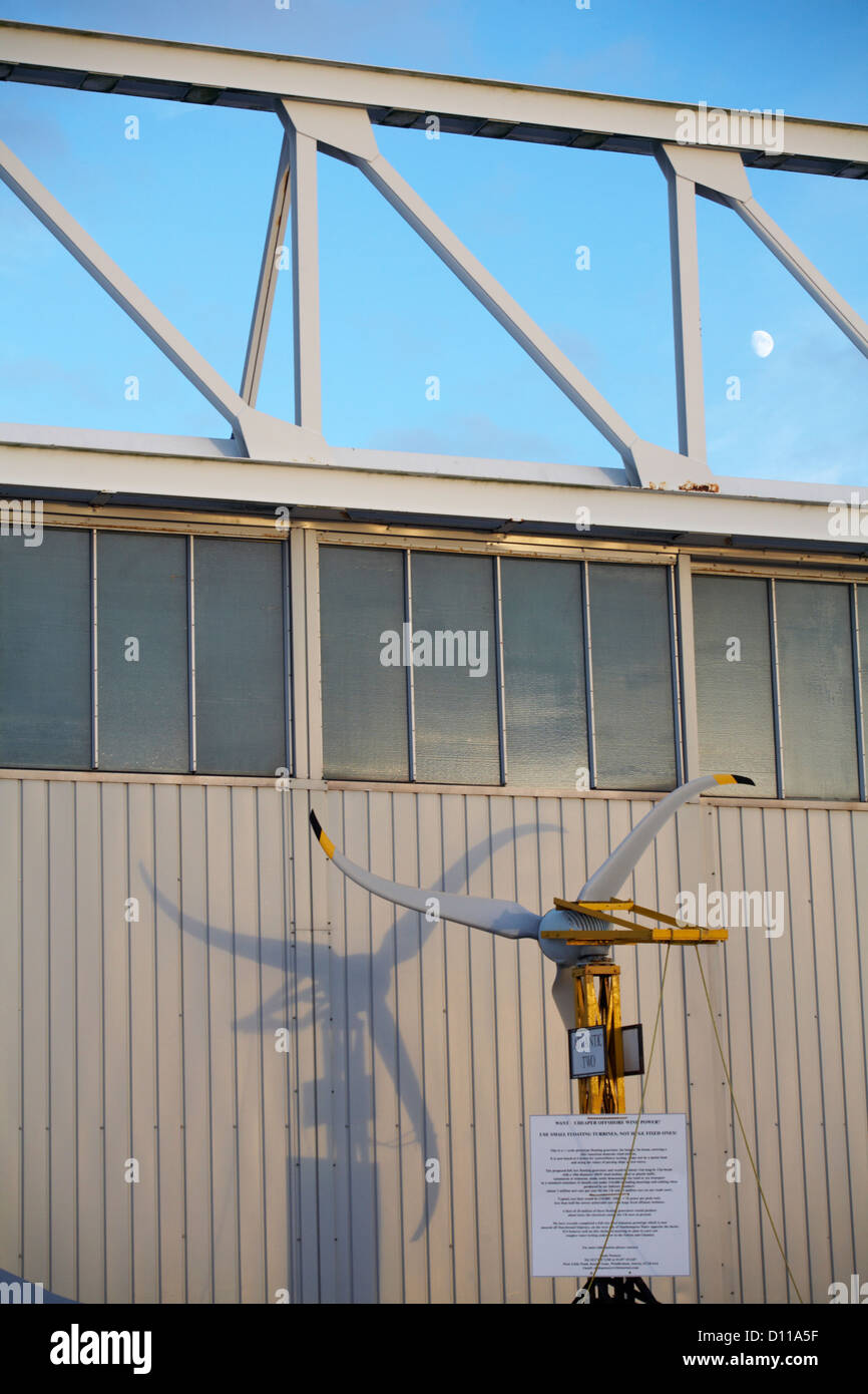 Details der Atlantic zwei schwimmende Windkraftanlage bei Calshot, Hampshire im November Stockfoto