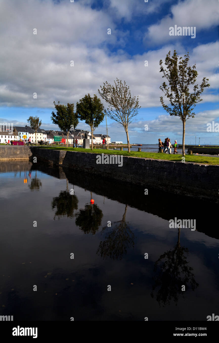 Beiliegende Dock aus dem Fluss Corrib in der Nähe von Claddagh Qauy, Stadt Galway, Irland Stockfoto