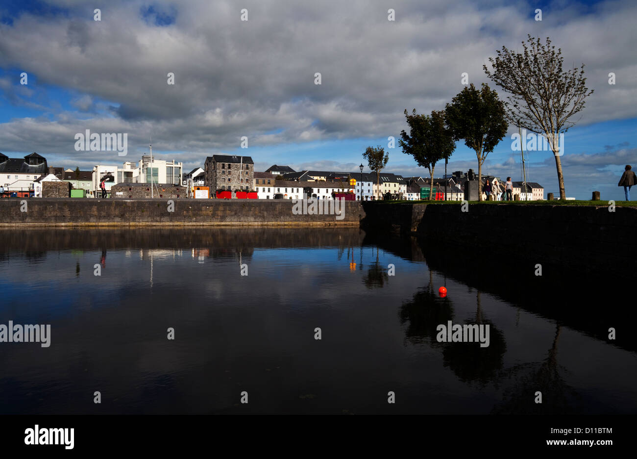 Beiliegende Dock aus dem Fluss Corrib in der Nähe von Claddagh Quay, Stadt Galway, Irland Stockfoto