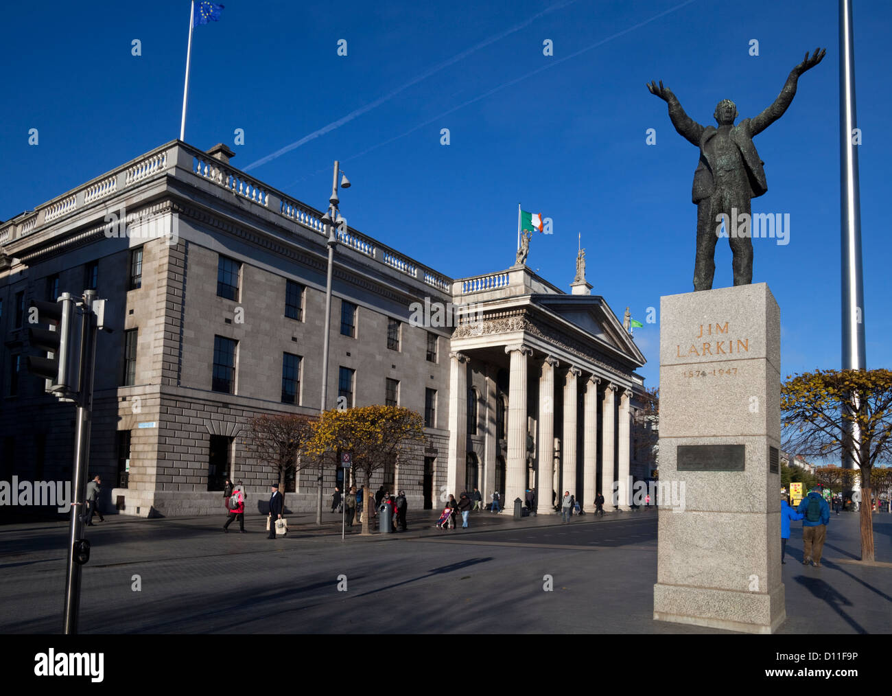 General Post Office (GPO) erbaut 1818, Jim Larkin Statue und Spire of Dublin (Denkmal des Lichts), O'Connell Street, Dublin City, Irland Stockfoto