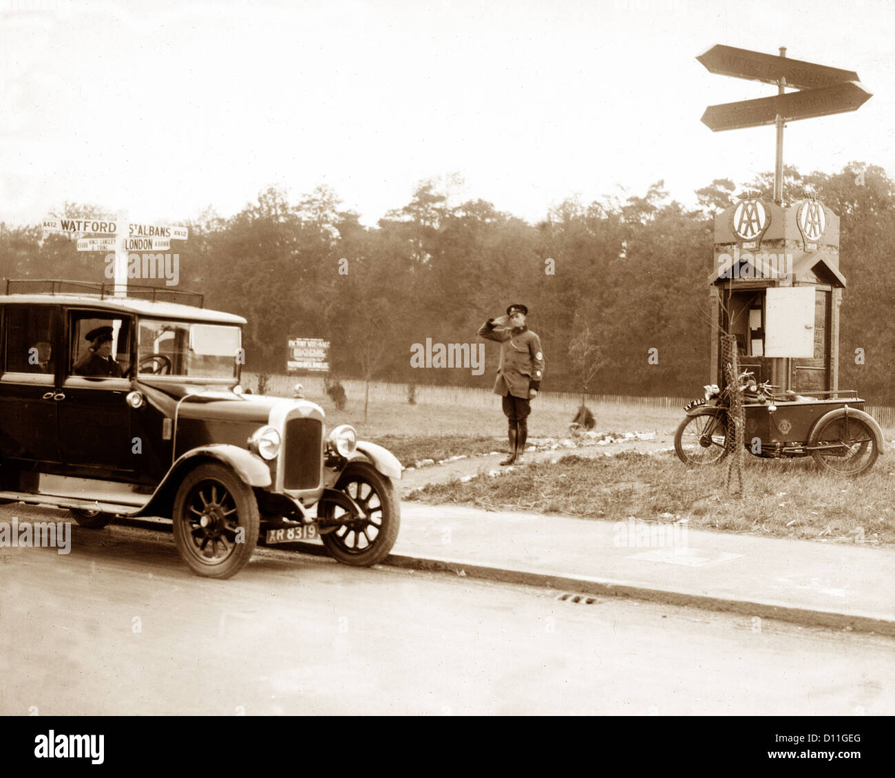 AA Streifenpolizist auf Tour in der Nähe von Watford wohl 1930er Jahre Stockfoto