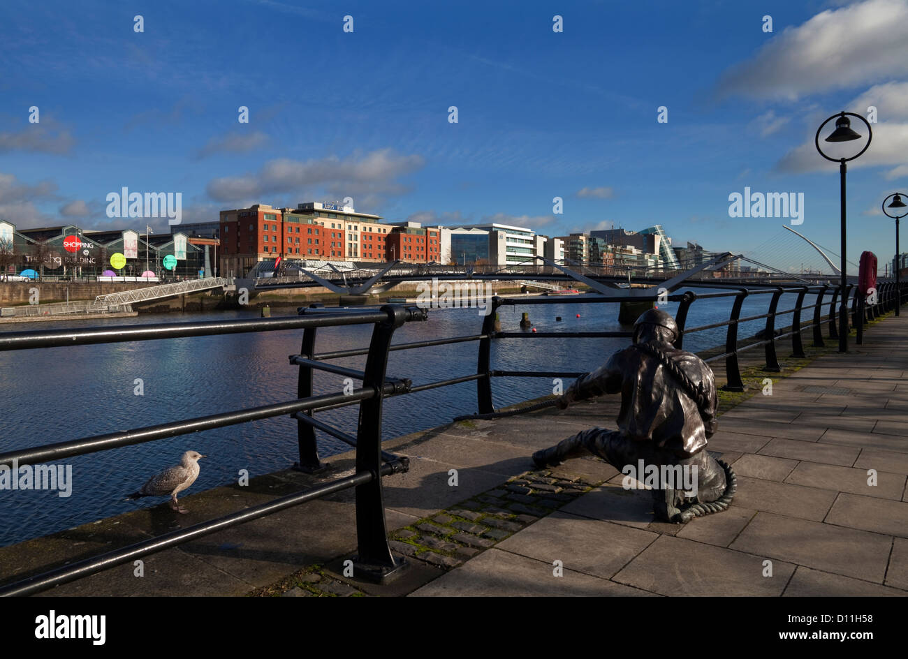 Skulptur eines Docker oder Linienrichter auf der regenerierten Fluss Liffey Quays, Stadt Dublin, Irland Stockfoto