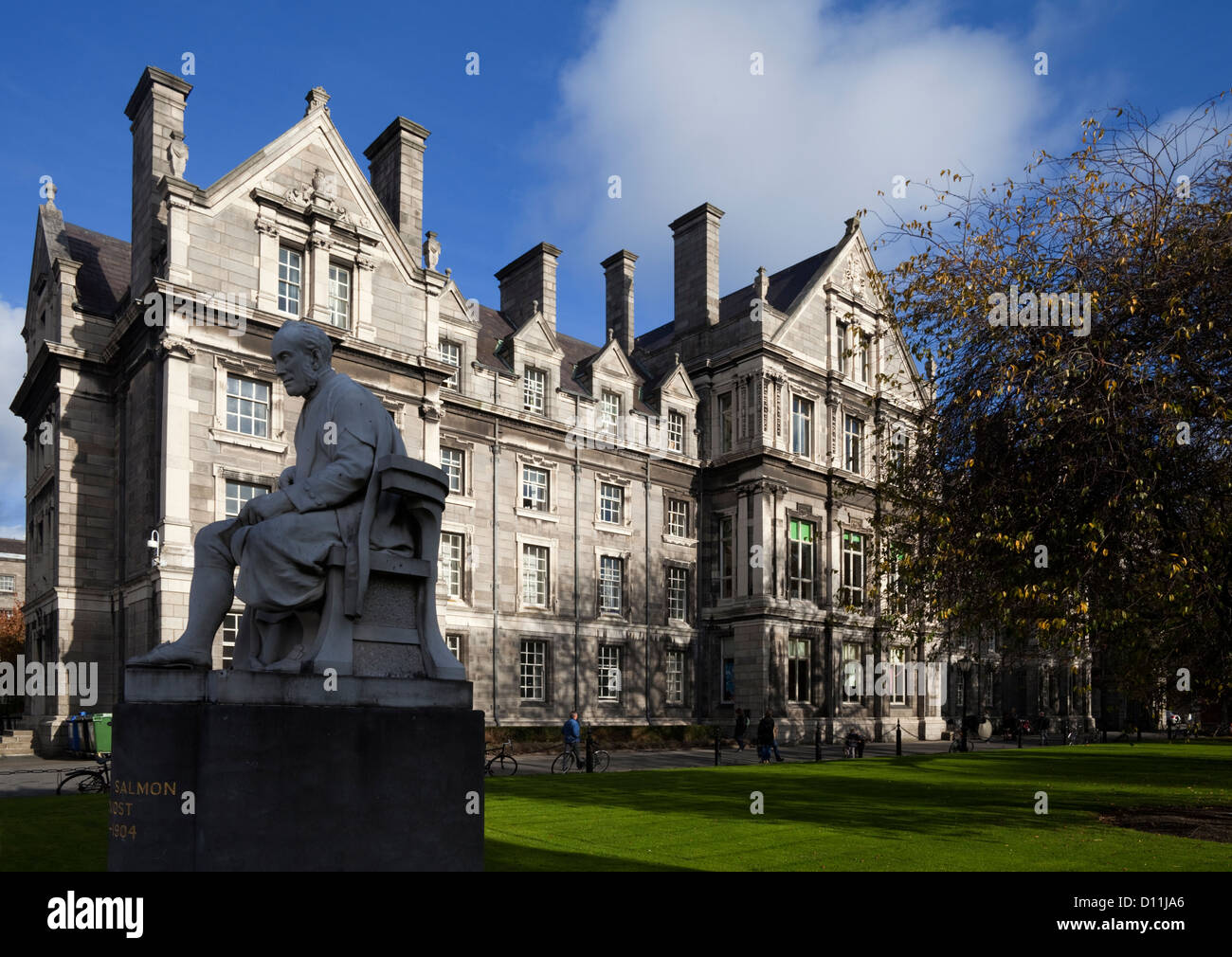 Statue von George Salmon, Propst von 1888 bis 1904, Library Square, Trinity College, Universität, Dublin, Irland Stockfoto