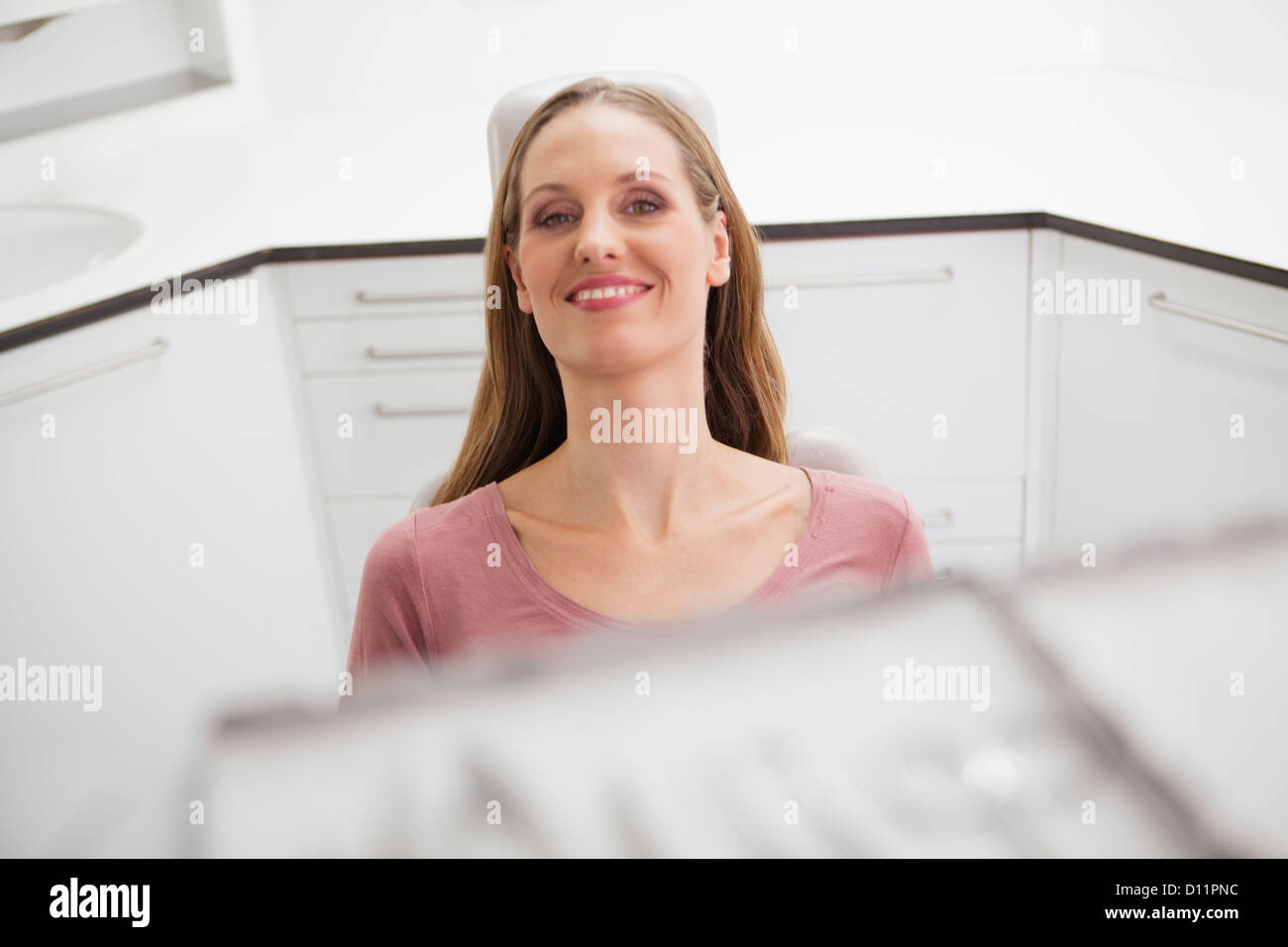 Deutschland, Patienten auf dem Zahnarztstuhl Stockfoto