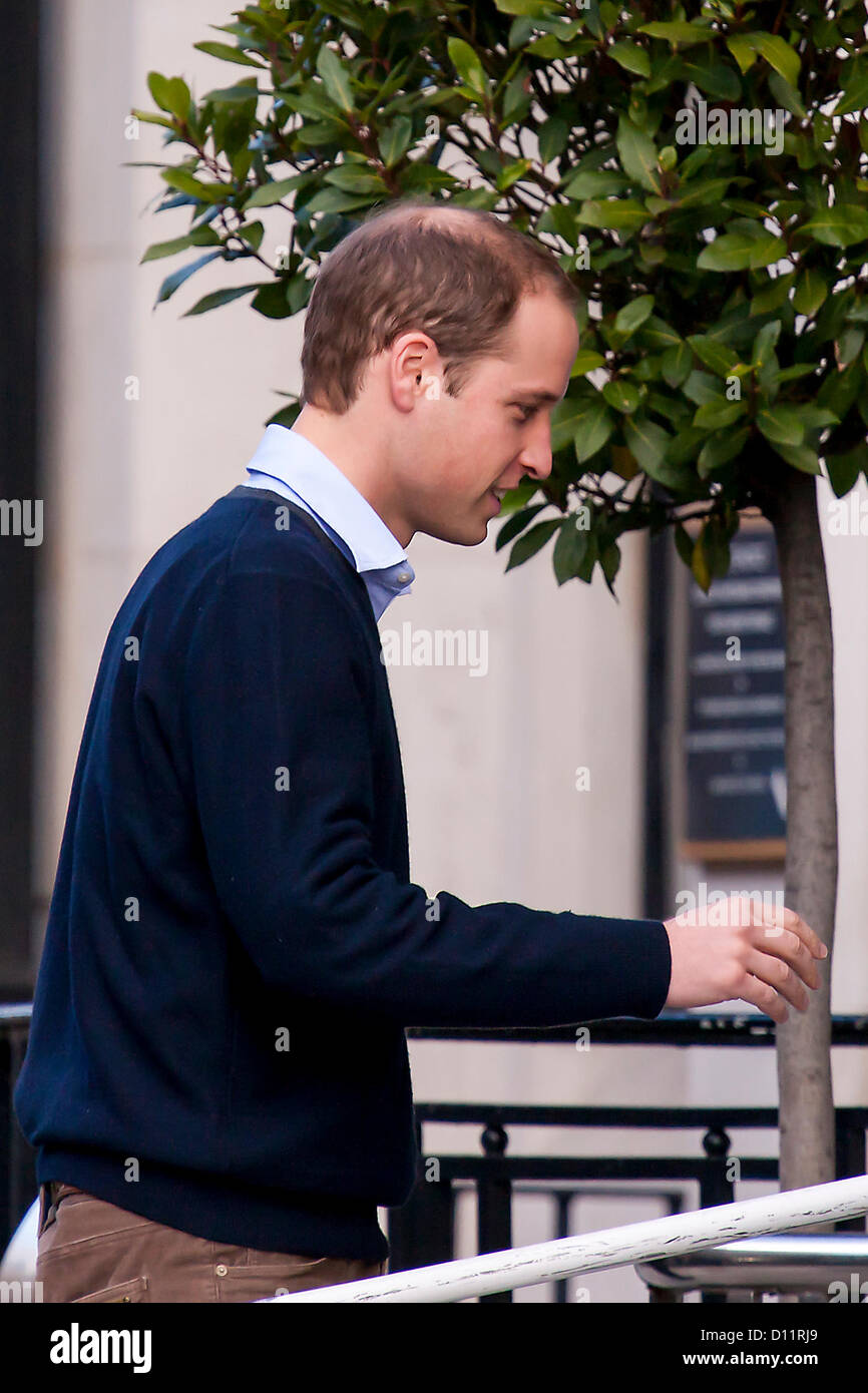 London, UK. 12.05.2012, 13:18 Prinz William King Edward VII Private Hospital angekommen zu seiner Frau, der Herzogin von Cambridge zu besuchen, die schwanger sind und akute Übelkeit leiden ist. Stockfoto