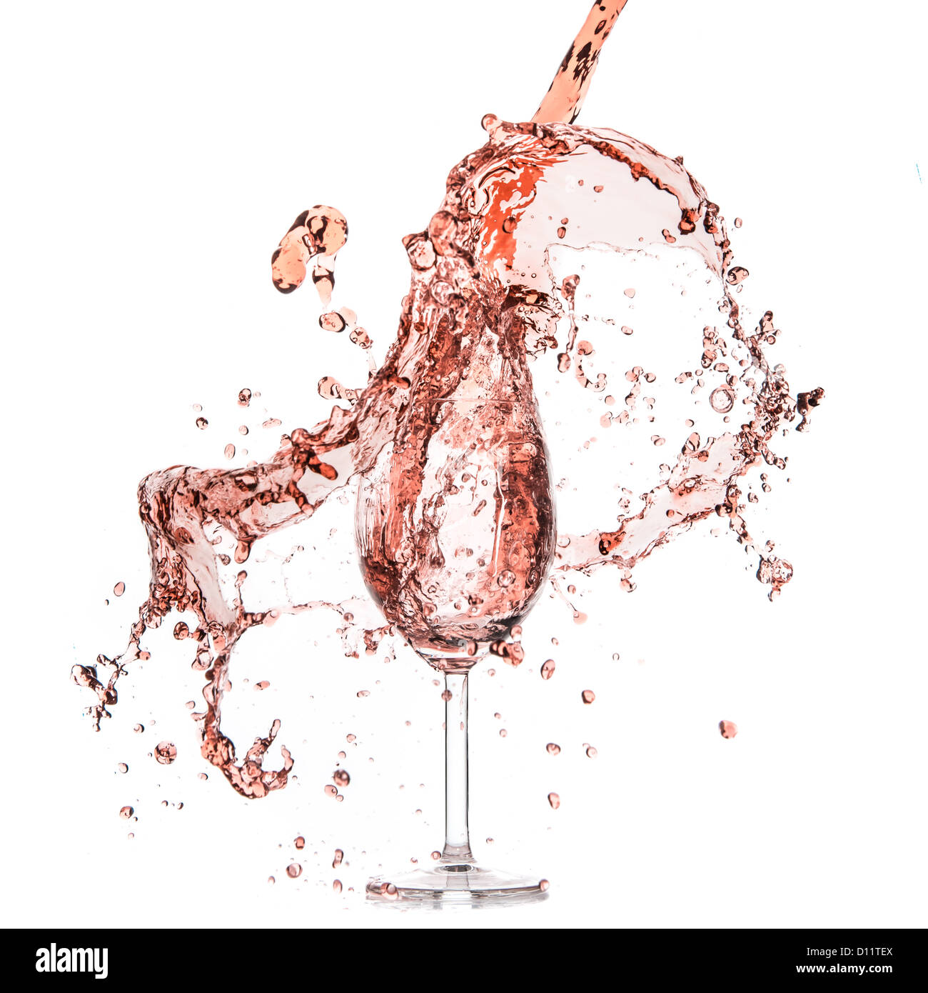 Roséwein Spritzwasser auf weißem Hintergrund Stockfoto