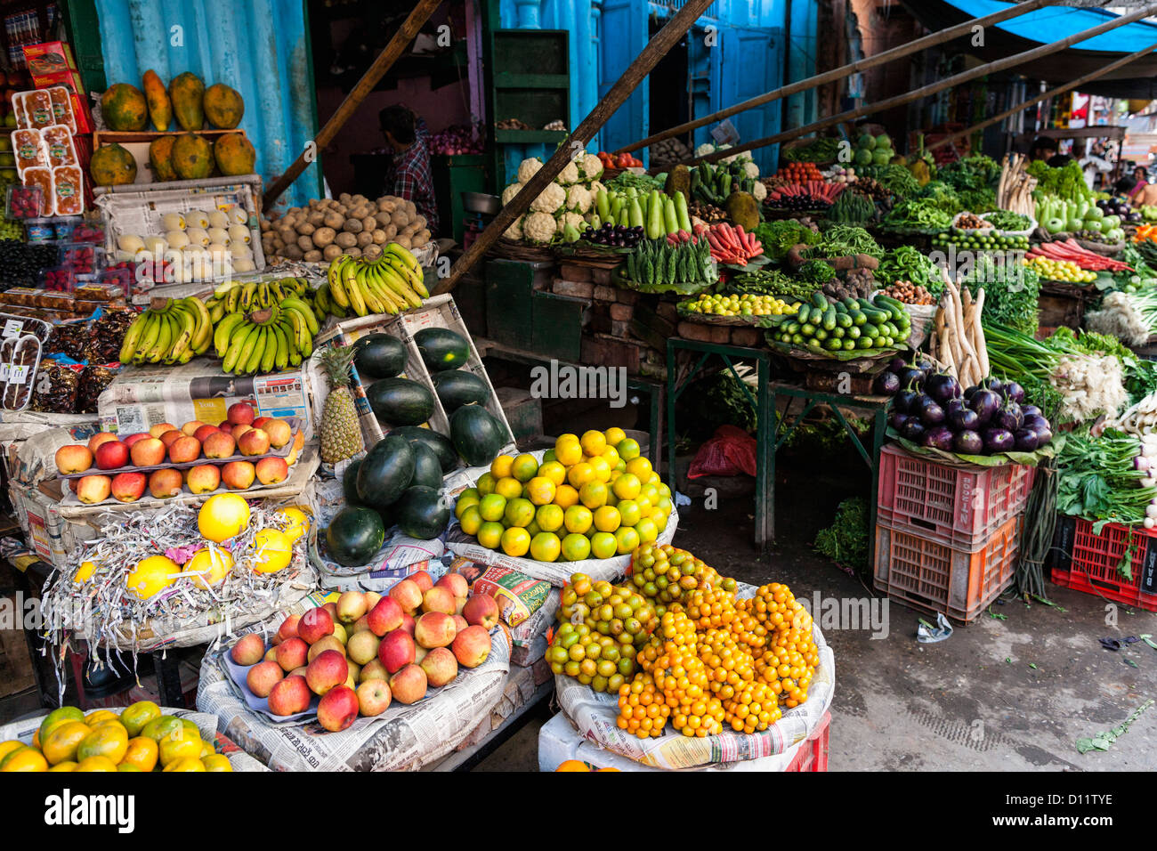 Indien, Uttarakhand, Haridwar, verschiedene Früchte und Gemüse im Markt Stockfoto
