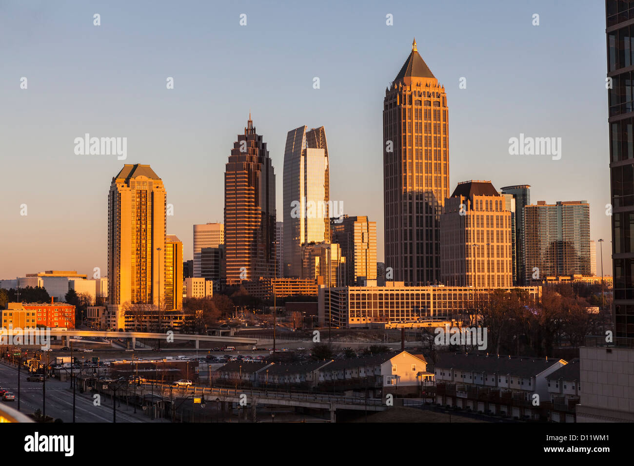 Skyline von Atlanta Georgia mit warmen Abendlicht. Stockfoto