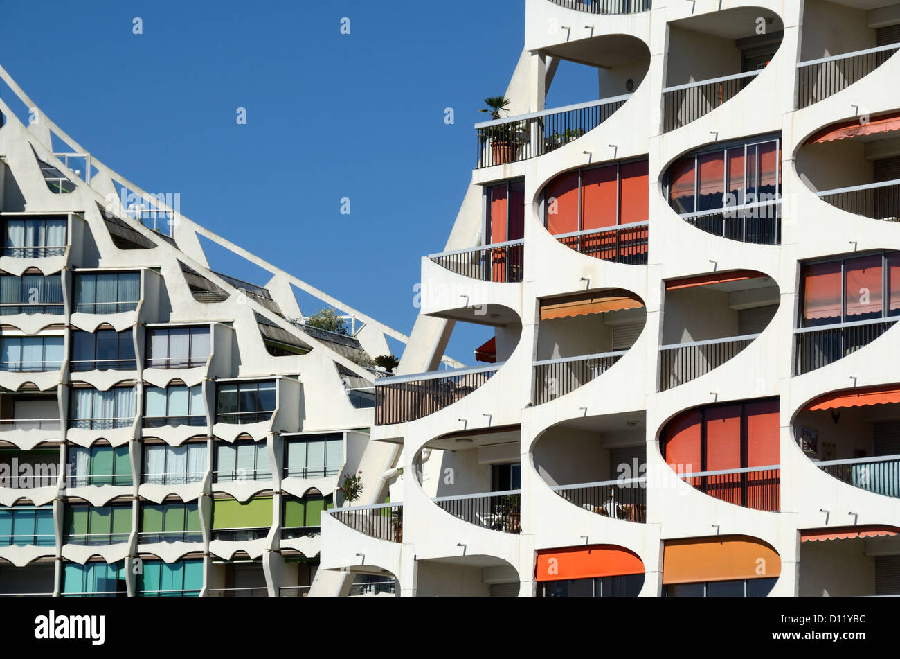 Pyramiden, darunter La Grande Pyramide, moderne Wohngebäude in La Grande-Motte Hérault Frankreich Stockfoto