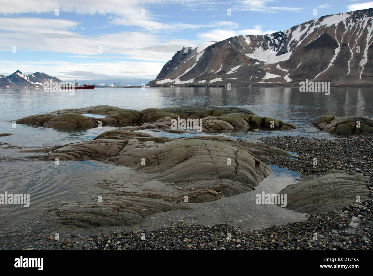 Felsen, Klippen und Wasser Gashamna, Hornsund-Spitzbergen-Norwegen Stockfoto