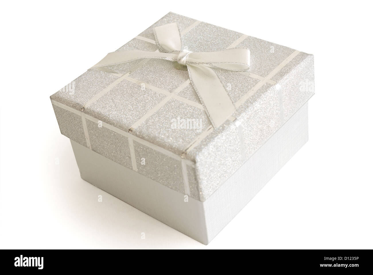 Geschenk-Box isoliert auf weißem Hintergrund. Stockfoto