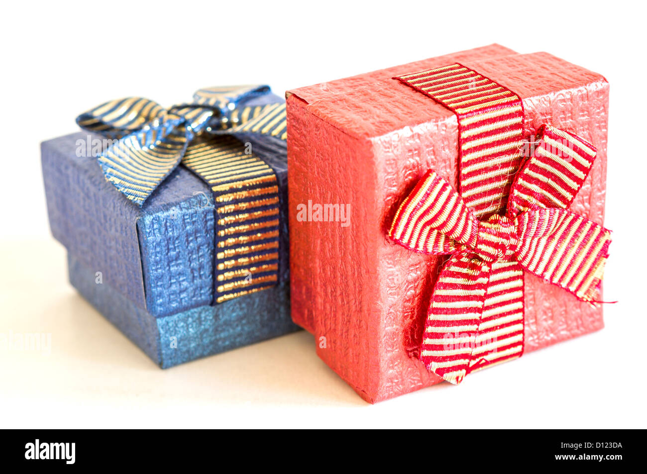 Geschenk-Box isoliert auf weißem Hintergrund. Stockfoto