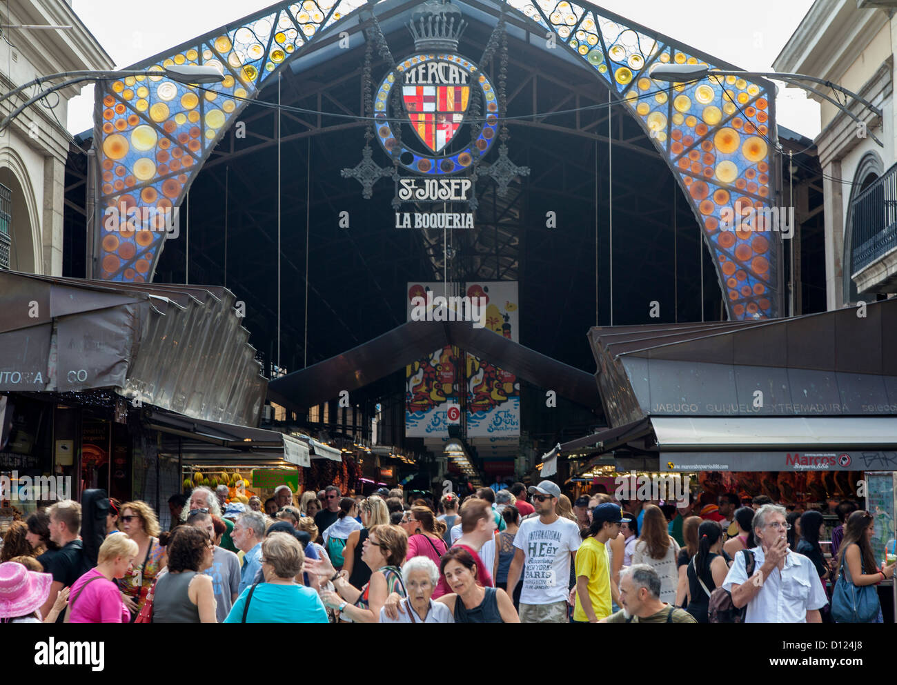 La Boqueria ist ein beliebter Markt in der Nähe von La Rambla in Barcelona Spanien Stockfoto La Boqueria ist ein beliebter Markt in der Nähe von La Rambla in Barcelona Spanien Stockfoto