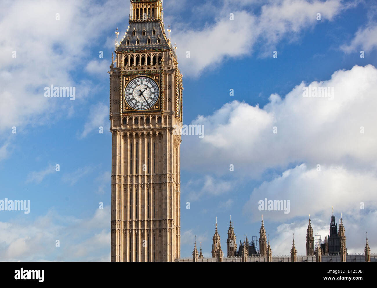 Elizabeth Tower (aka Big Ben) am nördlichen Ende des Palace of Westminster, London, England, UK. Stockfoto