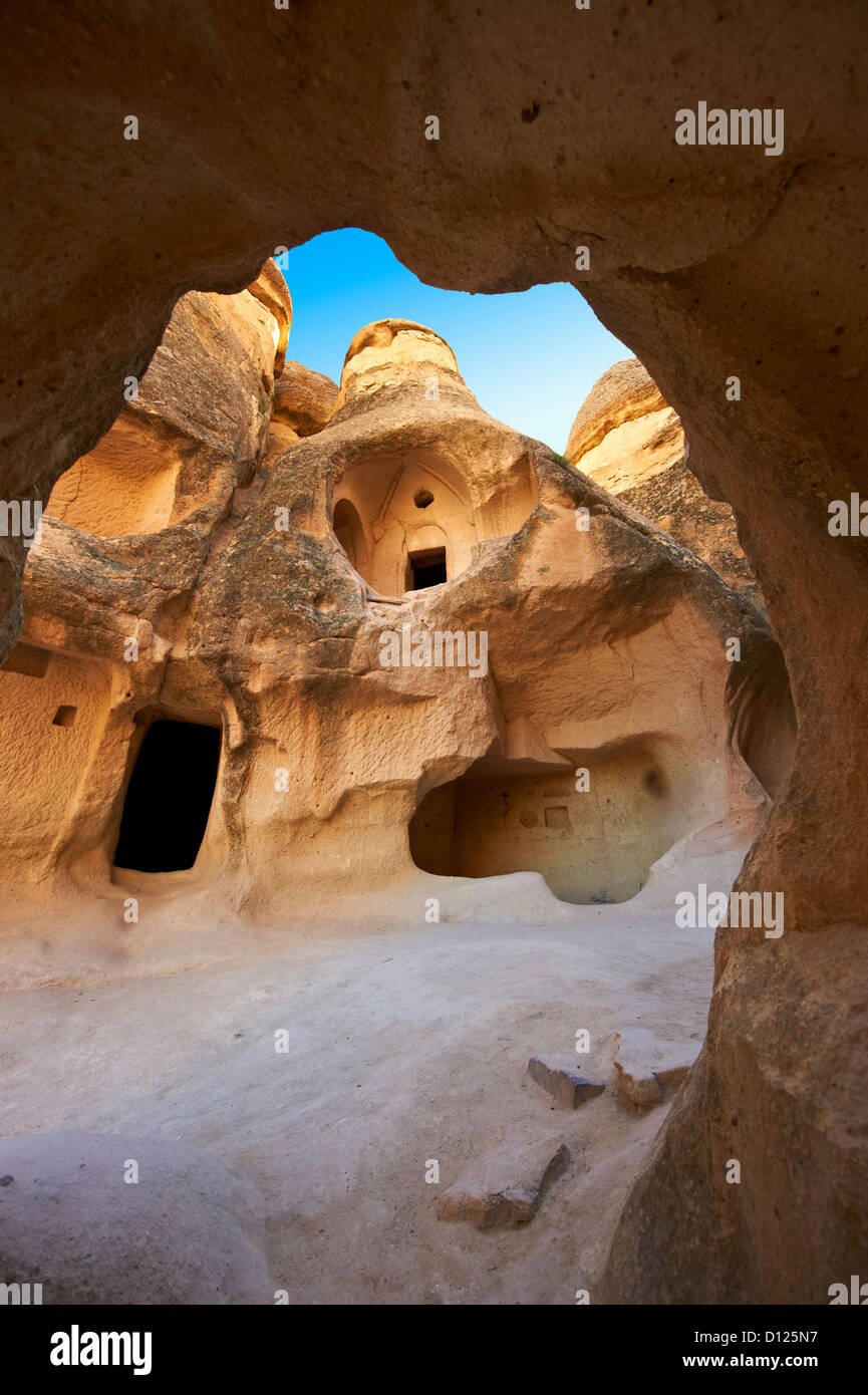 Frühe christliche Kirche in der Feenkamine in der Nähe von Zelve, Cappadocia Türkei Stockfoto