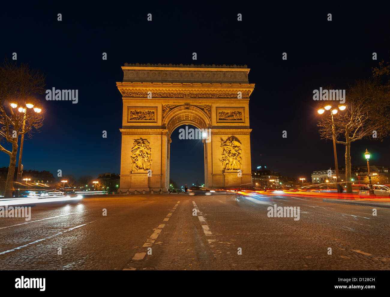Französische Wahrzeichen, erschossen in der Nacht Arc De Triomphe. Stockfoto