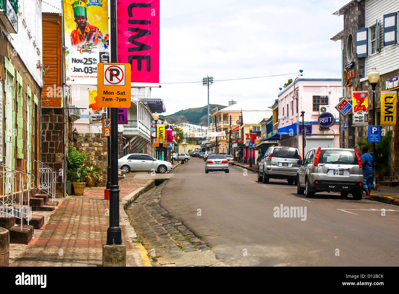 Eine geschäftige Straßenszene auf der karibischen Insel St. Kitts Stockfoto