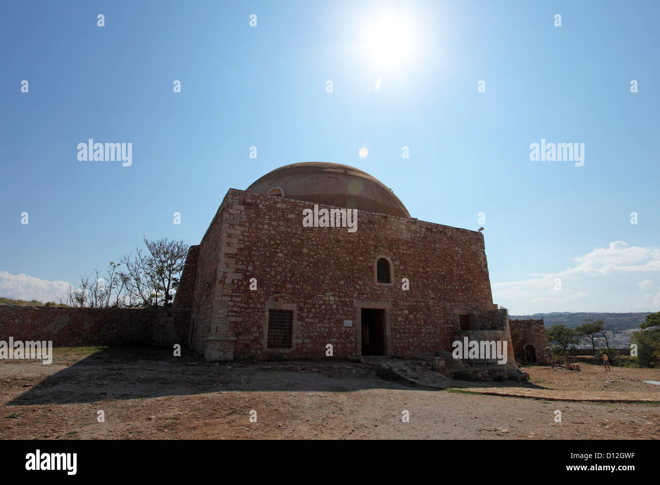 Sonne über der Sultan Ibrahim Moschee in Rethymno, Kreta, Griechenland. Stockfoto