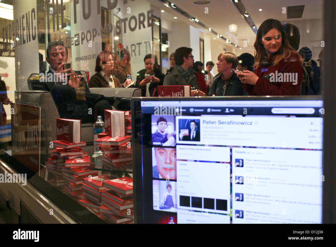 London, UK. 5. Dezember 2012. Peter Serafinowicz live Twitter Q&A-Session für WIRED. Stockfoto