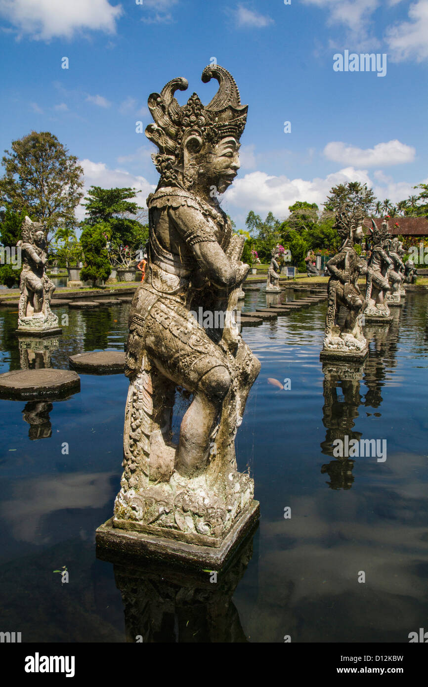 Indonesien, Bali, Statuen im Taman Tirtagangga Stockfoto