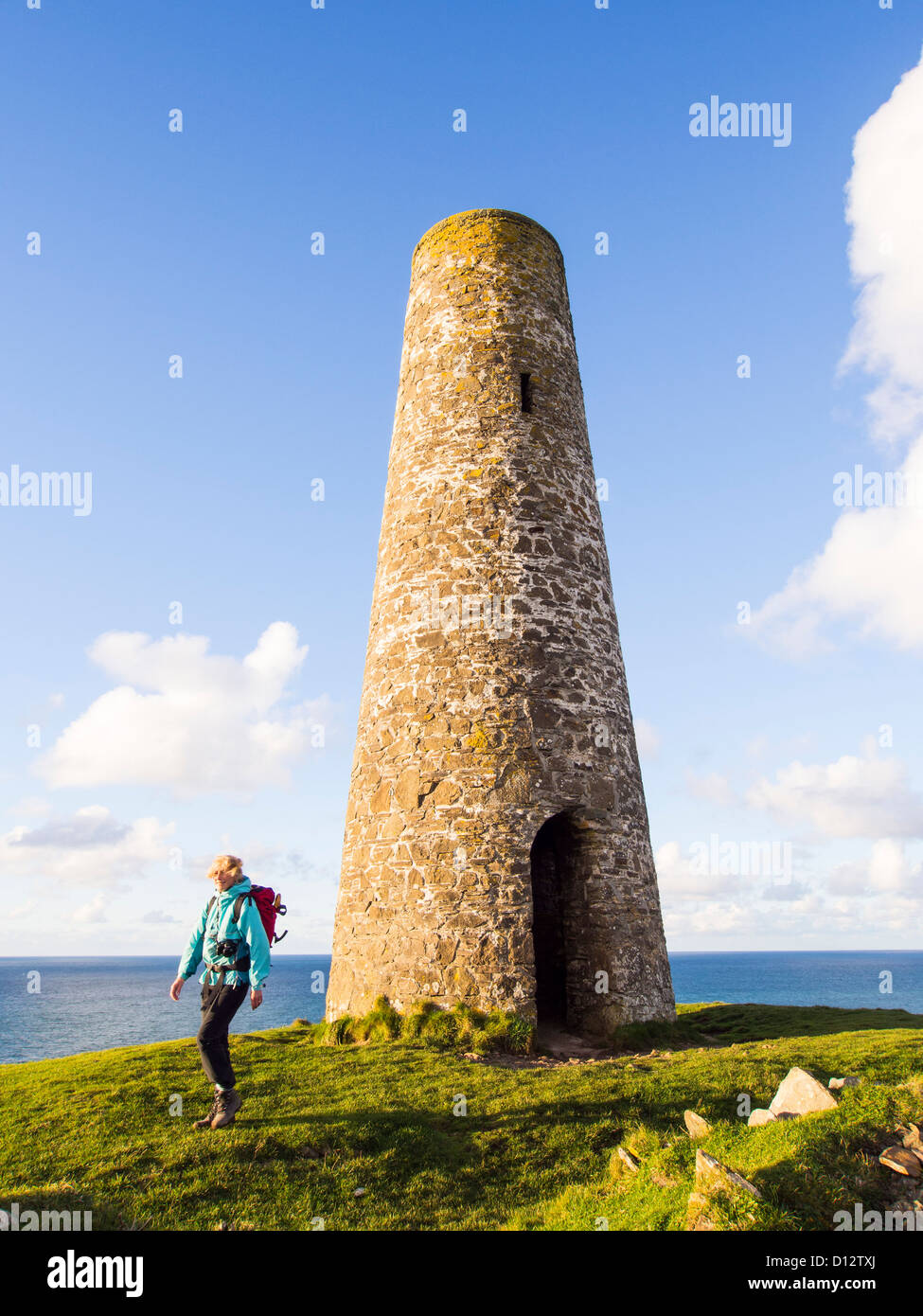 Ein Turm am Stepper Point in der Nähe von Padstow, Cornwall, UK. Stockfoto