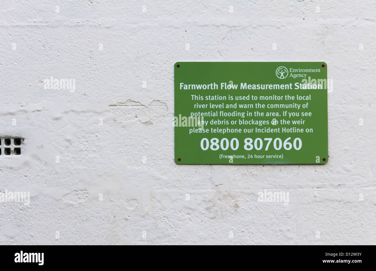 Umweltagentur in den Fluss fließen Messstation für den Fluss Schönheitszentrum bei Farnworth Sign. Stockfoto