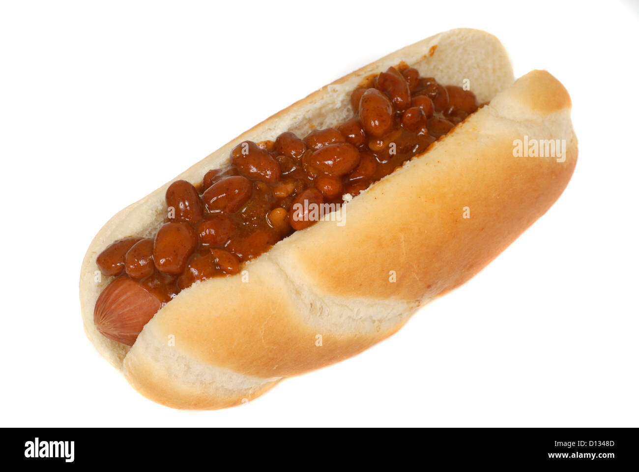 Isolierung eines Chili-Hot-dogs mit Brötchen Stockfoto