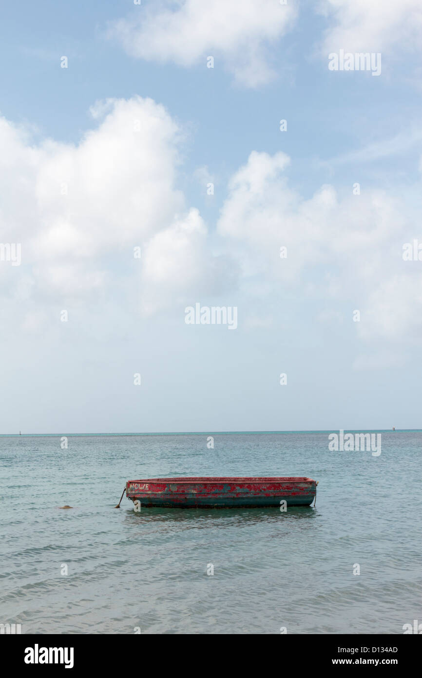 Verwitterte kleines Ruderboot Paarden Baai Oranjestad Aruba Stockfoto