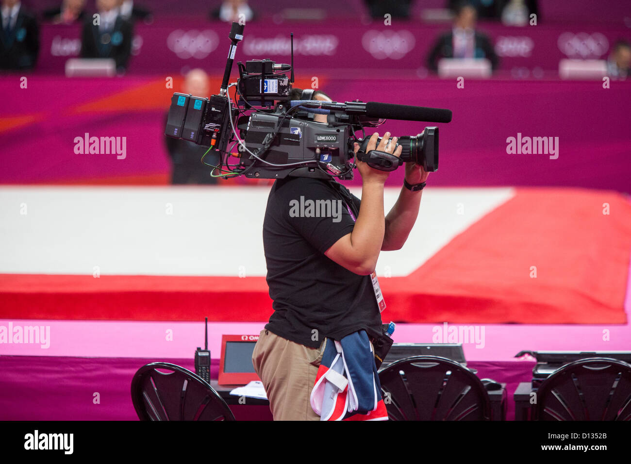 TV-Kameramann, während die Männer Gymnastik Team Finale am t He Olympischen Sommerspiele 2012 in London Stockfoto