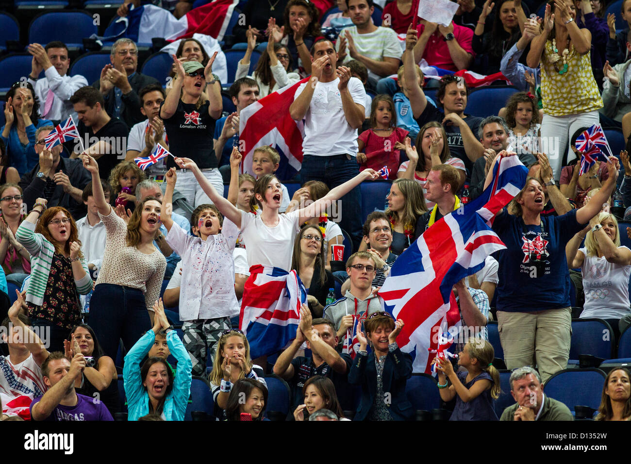 Britische fans während der Herren Gymnastik Team Finale bei t er Olympischen Sommerspiele 2012 in London Stockfoto