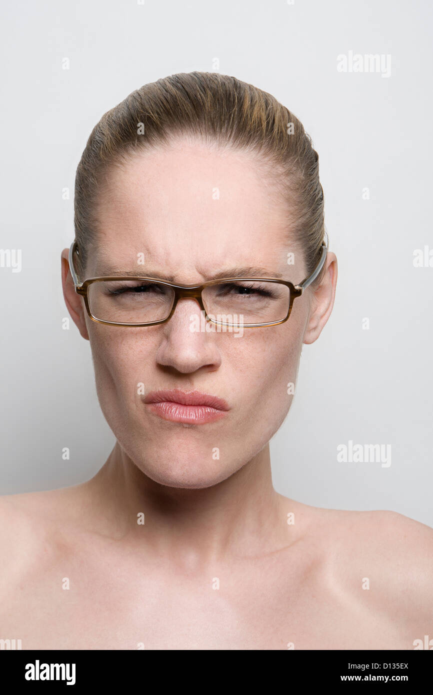 Junge Frau mit Brille, Nahaufnahme Stockfoto