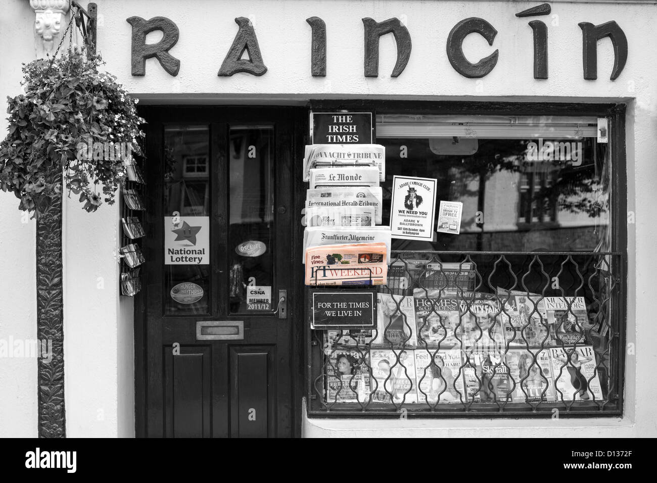 Irische Kiosk Shop Frontscheibe, Adare County Limerick Irland Stockfoto