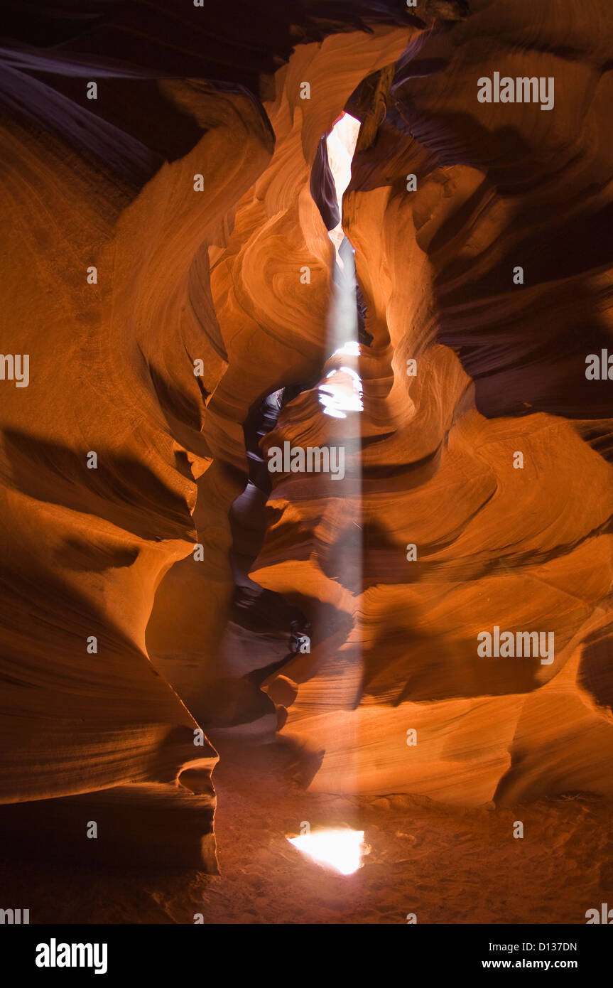 Der Antelope Canyon ist eine schmale Schlucht aus dem Sandstein, gefunden auf der Navajo-Nation-Reservation geschnitzt; Arizona USA Stockfoto