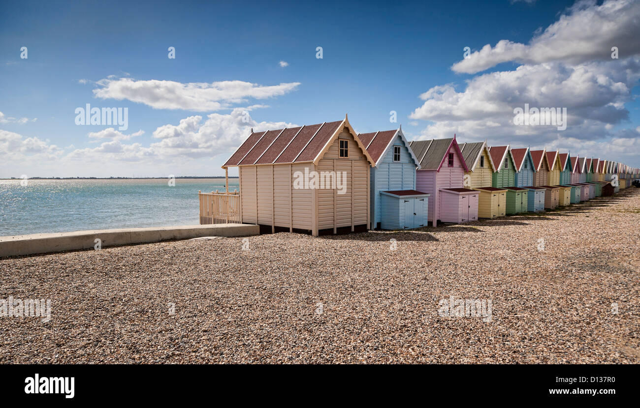 Strandhütten auf Mersea Island, die für rund £25.000, Mersea Island, Essex, Großbritannien zu verkaufen. Stockfoto