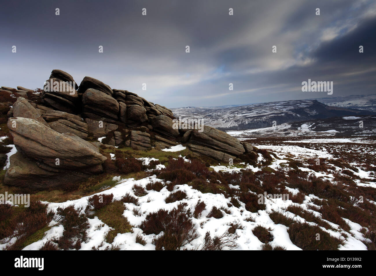 Winter auf den Hurkling Steinen, Derwent Mauren, obere Derwent Valley, Peak District National Park, Derbyshire, England, UK Stockfoto