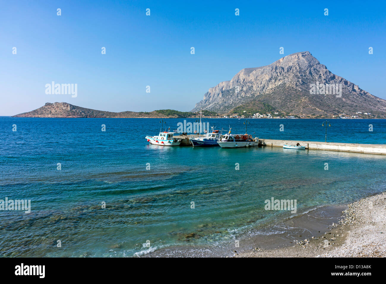 Telendos Insel von Kalymos, Griechenland, Boote aus gesehen Stockfoto