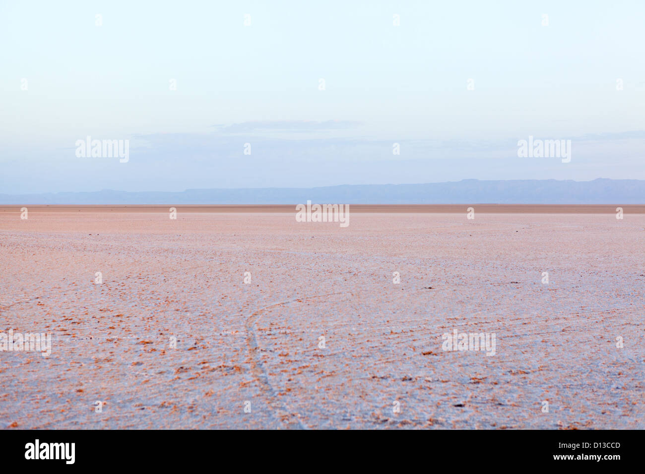 Salt Lake Chott el Jerid in zentralen Tunesien. Bereich mit viel Salz auf Oberfläche ausgetrocknet Stockfoto