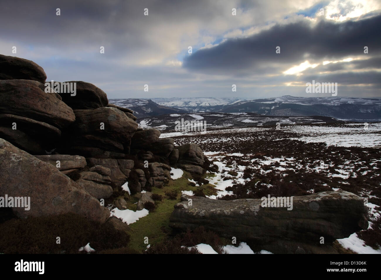 Winter auf den Hurkling Steinen, Derwent Mauren, obere Derwent Valley, Peak District National Park, Derbyshire, England, UK Stockfoto
