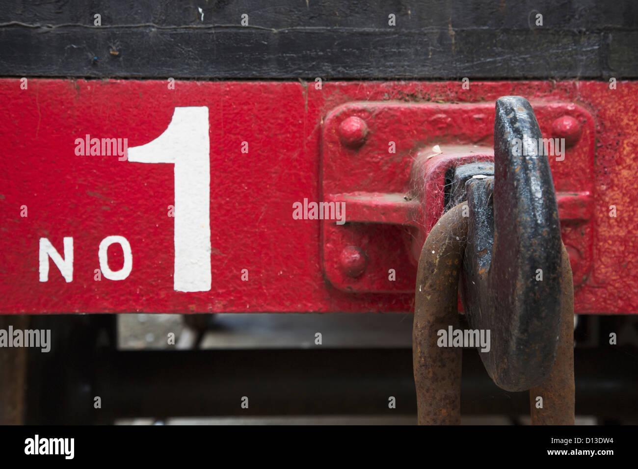 Ein großer Haken aus Metall und Kettenglied auf der Rückseite des einen Waggon mit der Bezeichnung Nummer eins; Shildon Durham, England Stockfoto