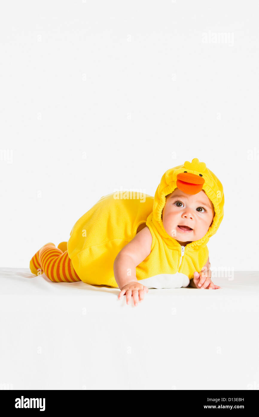 Ein sechs Monate altes Mädchen In eine Ente-Halloween-Kostüm; Fountain Valley Kalifornien Usa Stockfoto