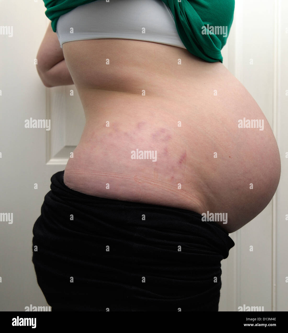 weibliche 8 Monat schwanger Stockfoto