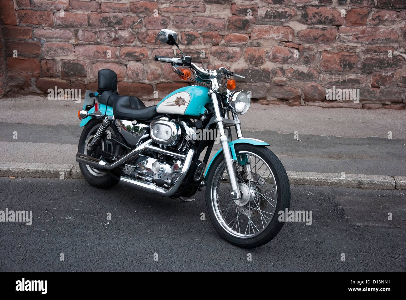 Harley davidson sportster 1200 custom fotos und bildmaterial in hoher