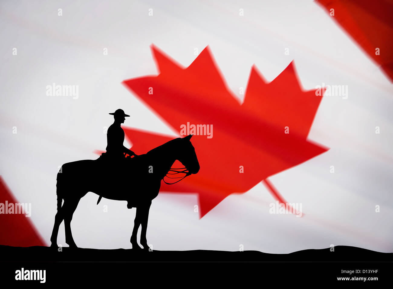 Kanadischer Polizist auf Pferd vor Hintergrund der kanadischen Flagge Stockfoto