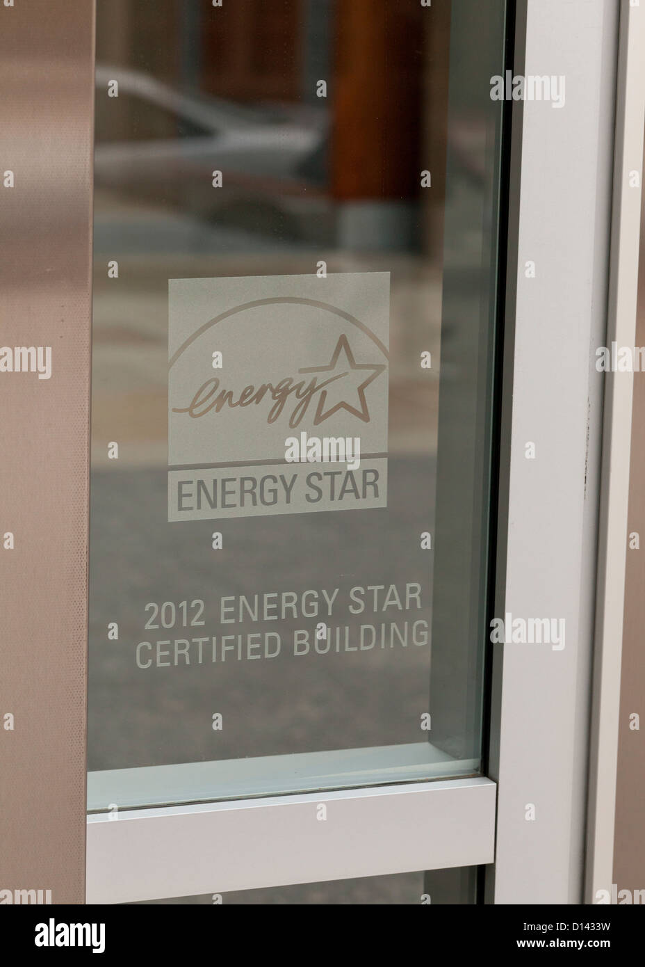 Energie-Start-Logo auf Gebäude Eingang Stockfoto