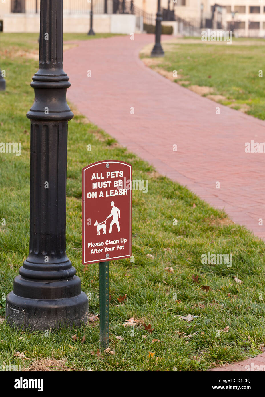 Park-Zeichen - Haustiere an der Leine - USA Stockfoto