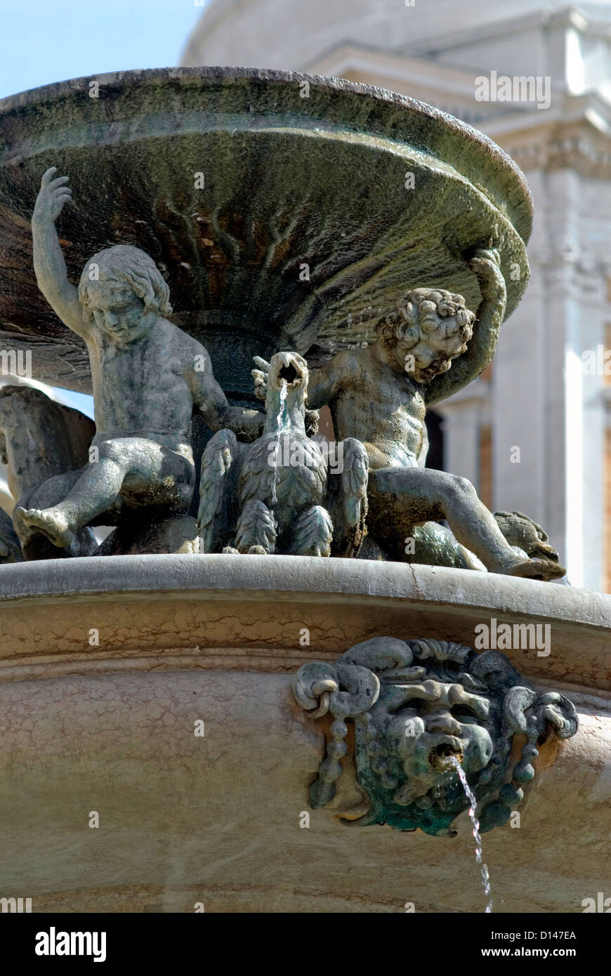 Detail des Brunnens Fontana Maggiore an der Piazza della Basilica, Loreto, Italien Stockfoto