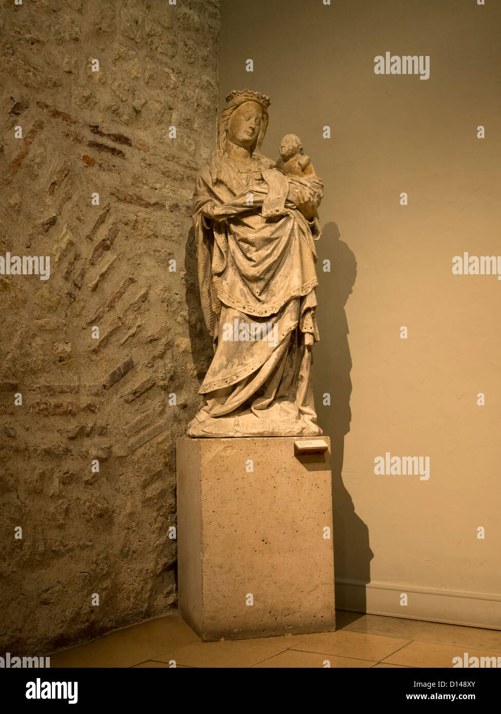 Madonna mit Kind, Musée de Cluny, Paris. Atelier (Werkstatt) von Jean Crocq, 15. Jahrhundert. Stockfoto