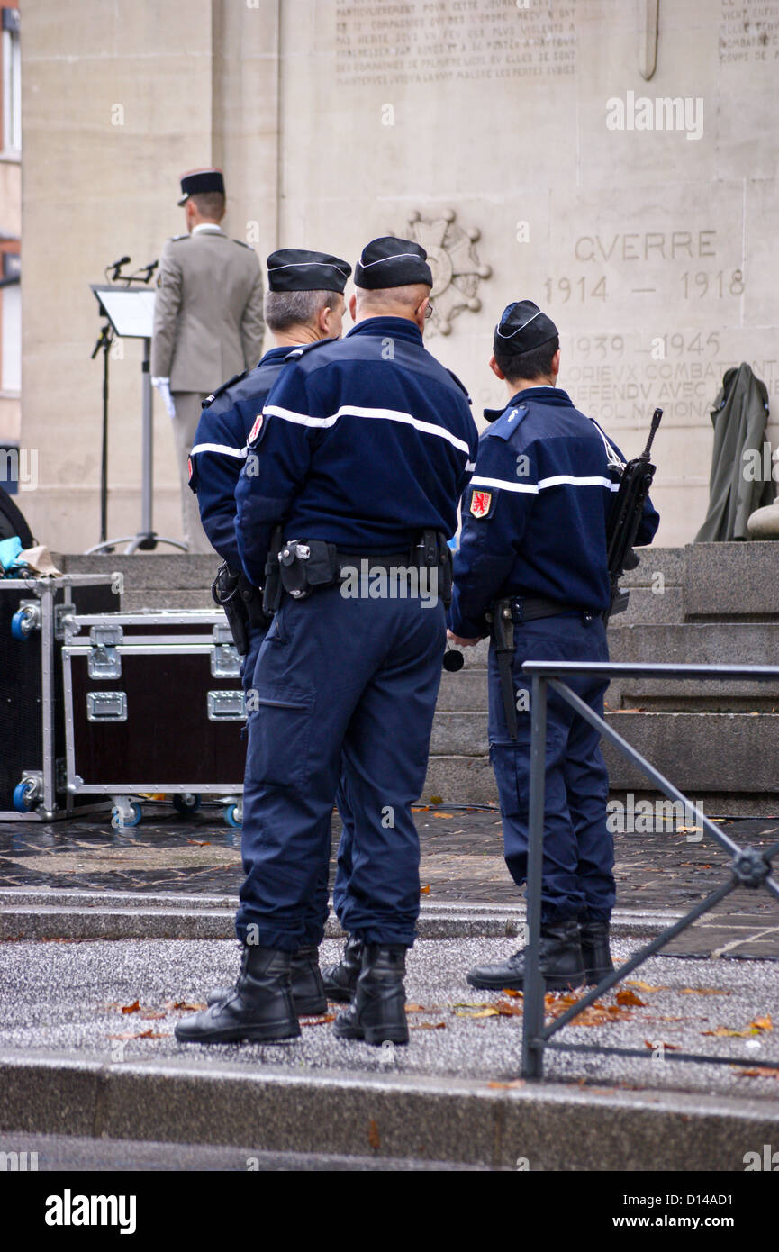 Gendarmen auf Parade am Remembrance Sunday, (Jour du Souvenir), Monument Aux Morts, Toulouse, Haute-Garonne, Midi - Pyréneés, Occitanie, Frankreich Stockfoto