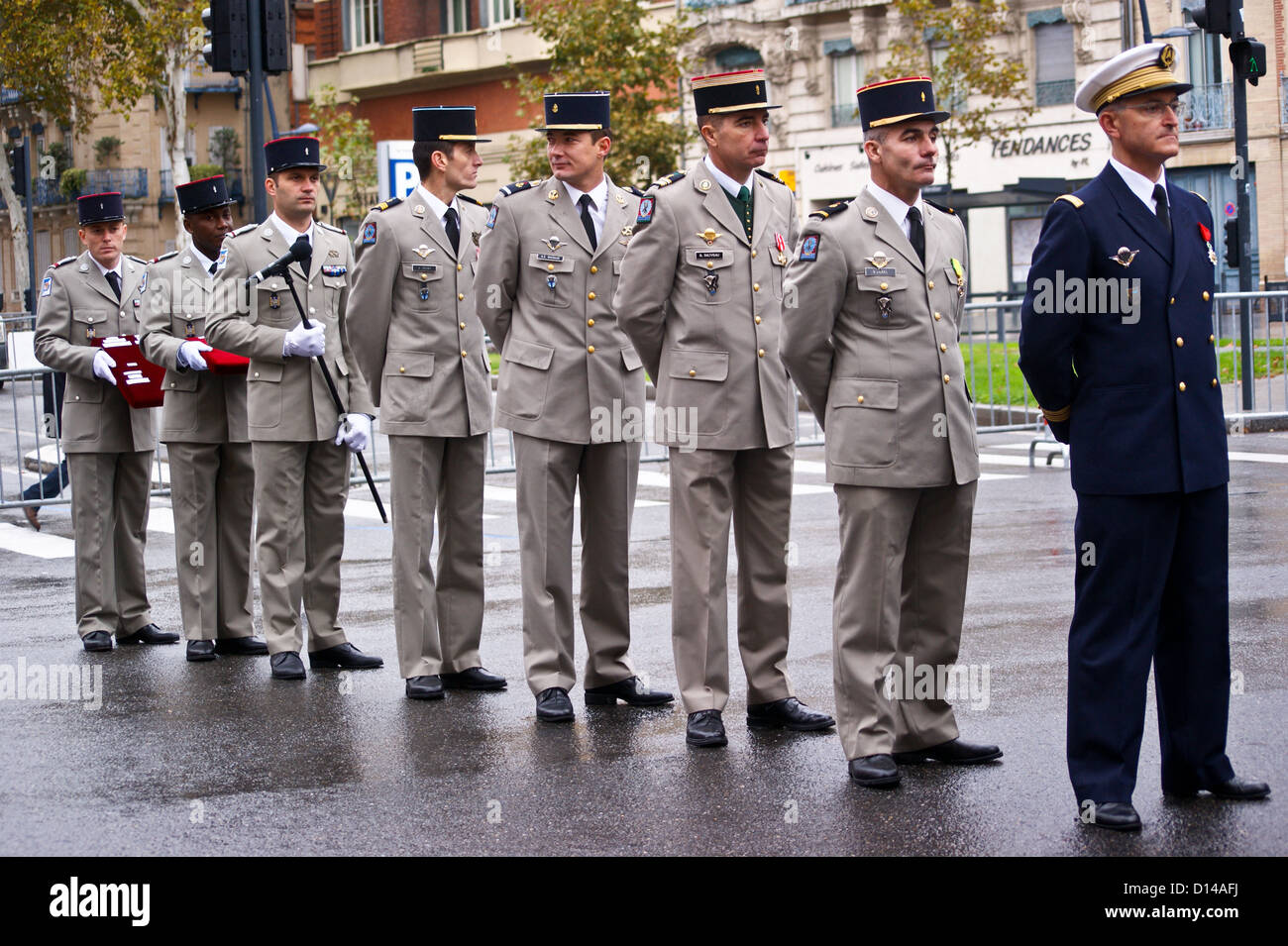 Französische Offiziere, Remembrance Sunday Parade (Jour du Souvenir), Monument Aux Morts, Toulouse, Haute-Garonne, Frankreich Stockfoto