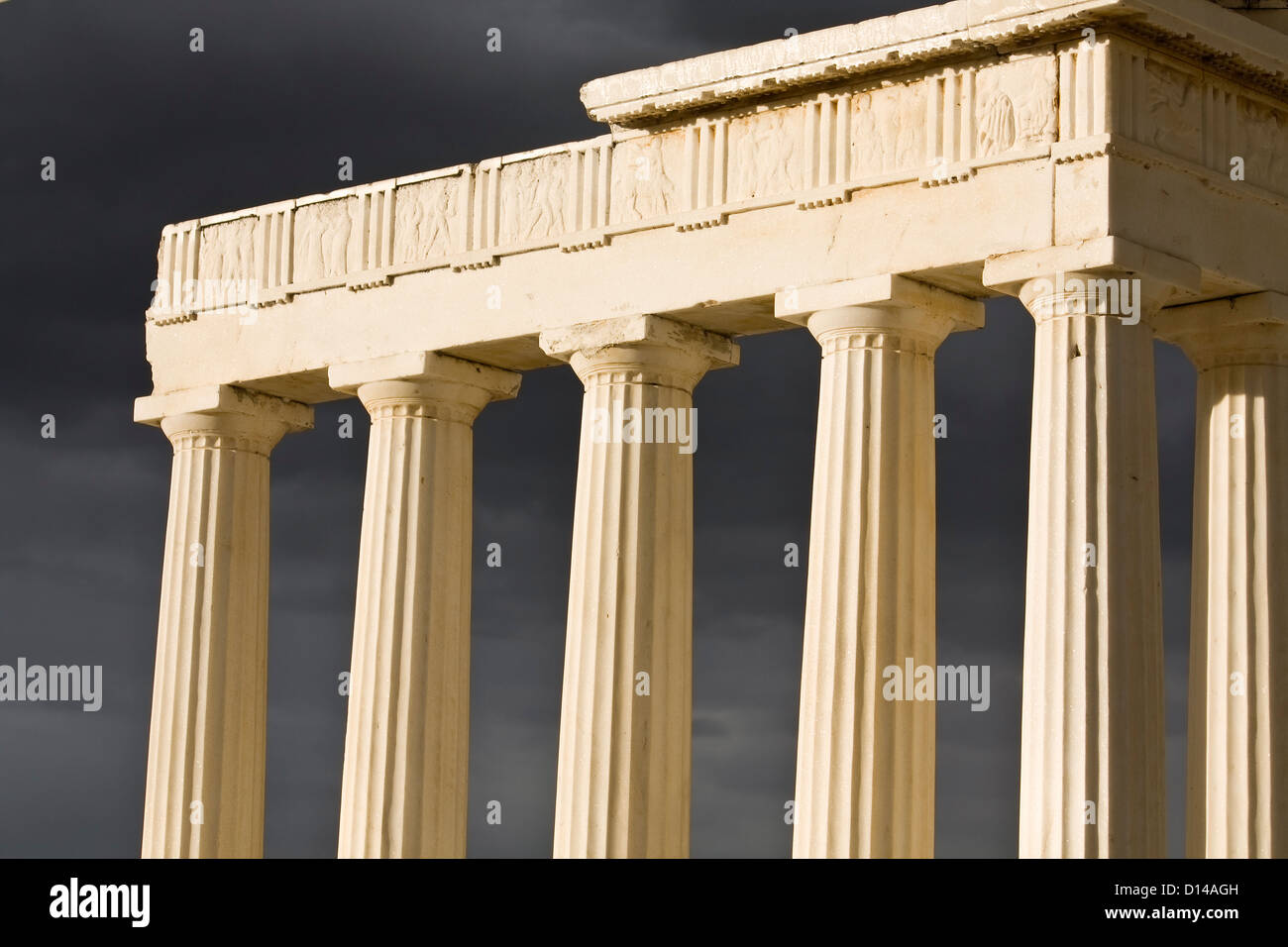 Antiken griechischen Tempel an einem stürmischen Tag Stockfoto